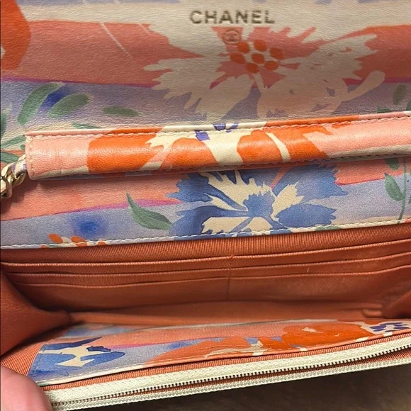CHANEL, UNIQUE, & INCREDIBLY PRICED, Floral Chain wallet on chain crossbody. - Picture 4 of 11